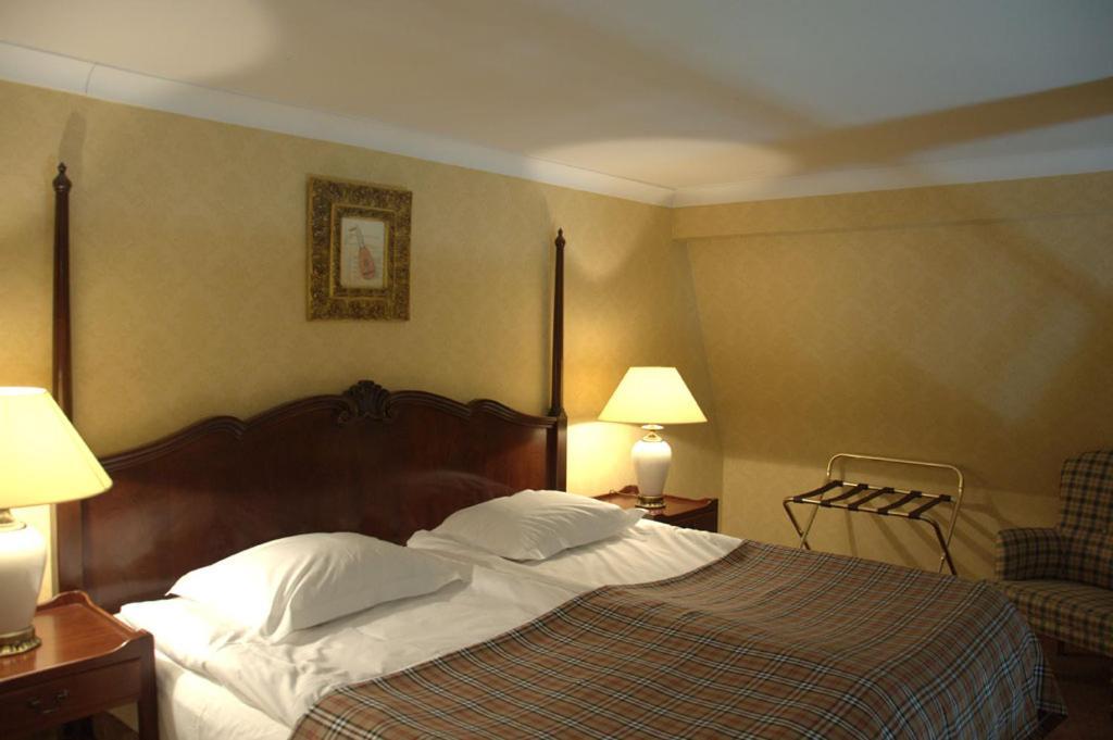 Dwor Sierakow Otel Dış mekan fotoğraf