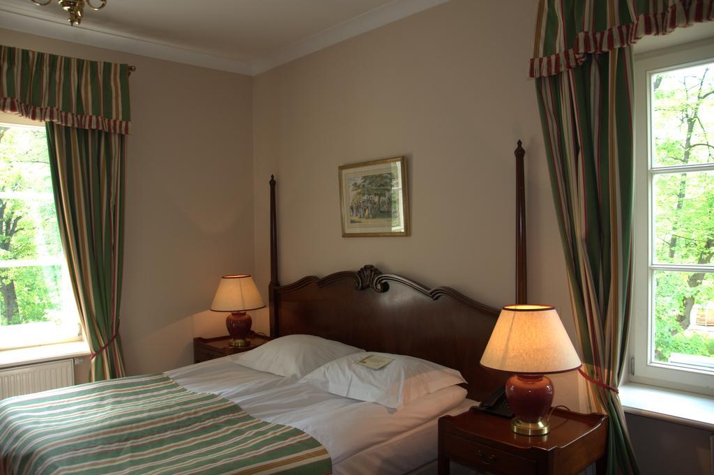 Dwor Sierakow Otel Dış mekan fotoğraf