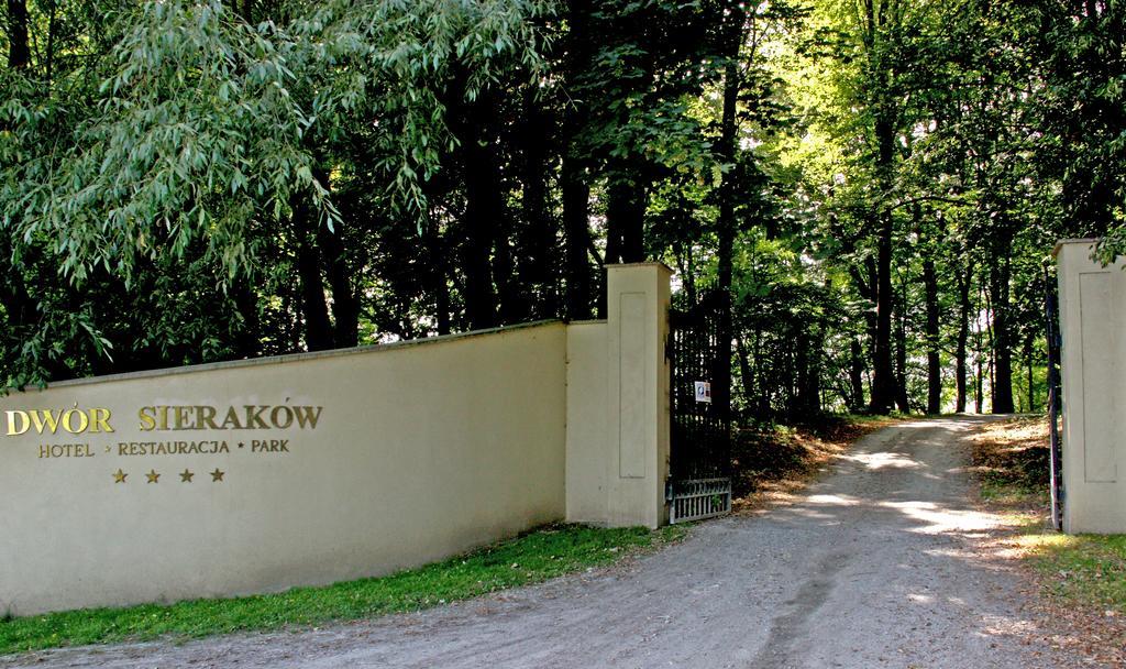 Dwor Sierakow Otel Dış mekan fotoğraf