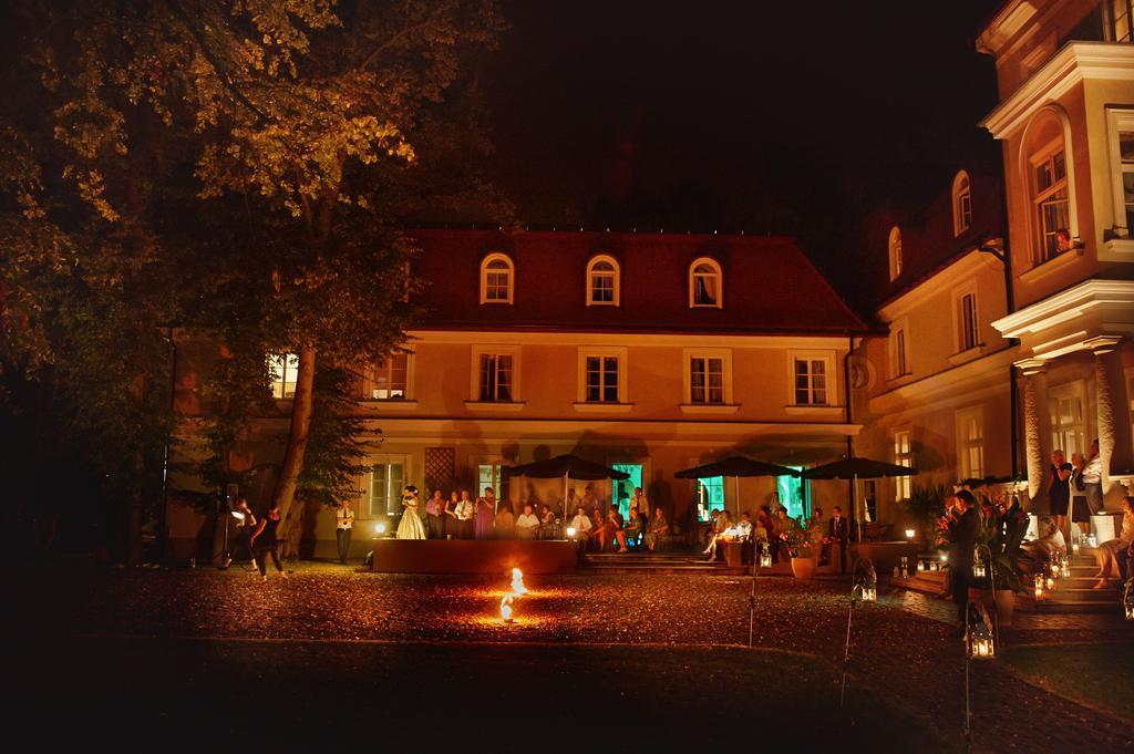 Dwor Sierakow Otel Dış mekan fotoğraf